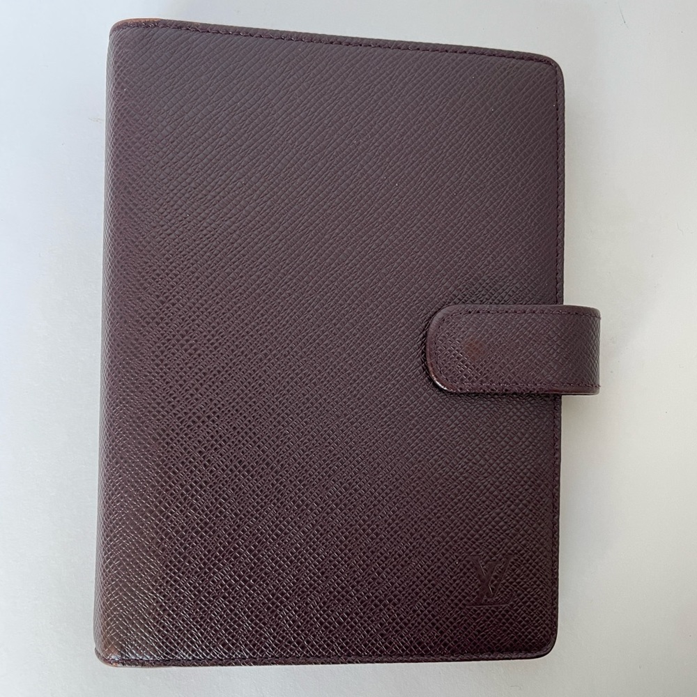 Louis Vuitton medium agenda in Taiga leather